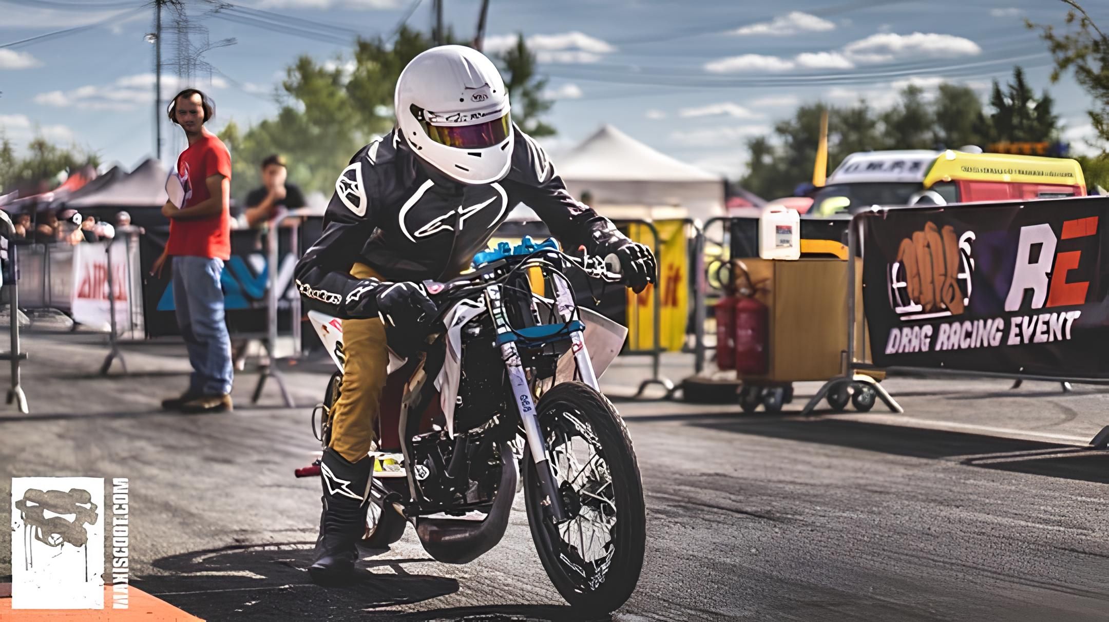 Lucas, préparateur moteur 50cc, sur sa moto