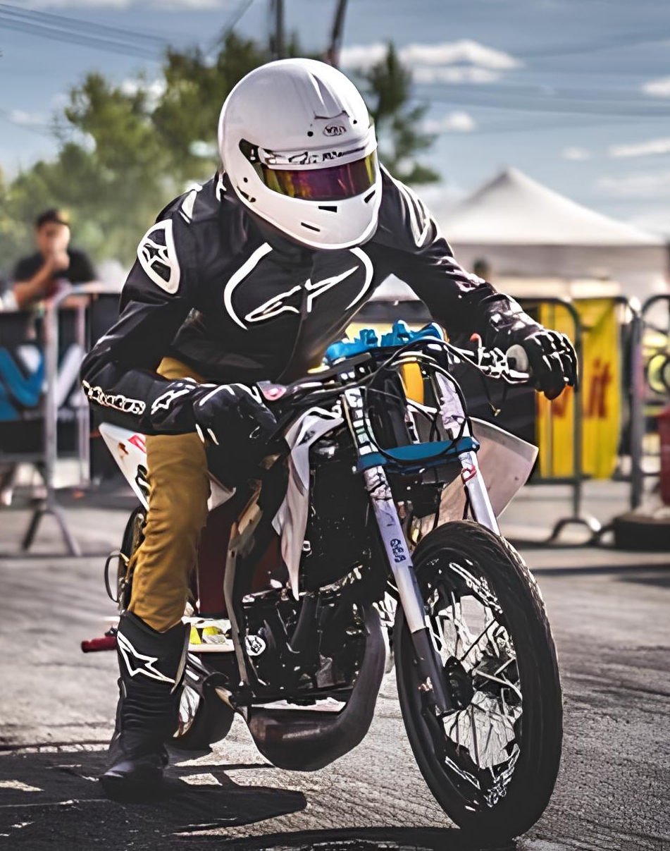 Lucas, préparateur moteur 50cc, sur sa moto